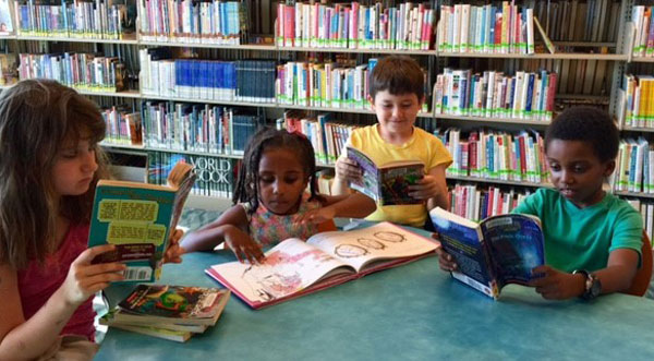 Les maternelles vont à la bibliothèque