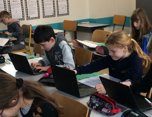 La classe de CM1 et les tablettes de la classe mobile