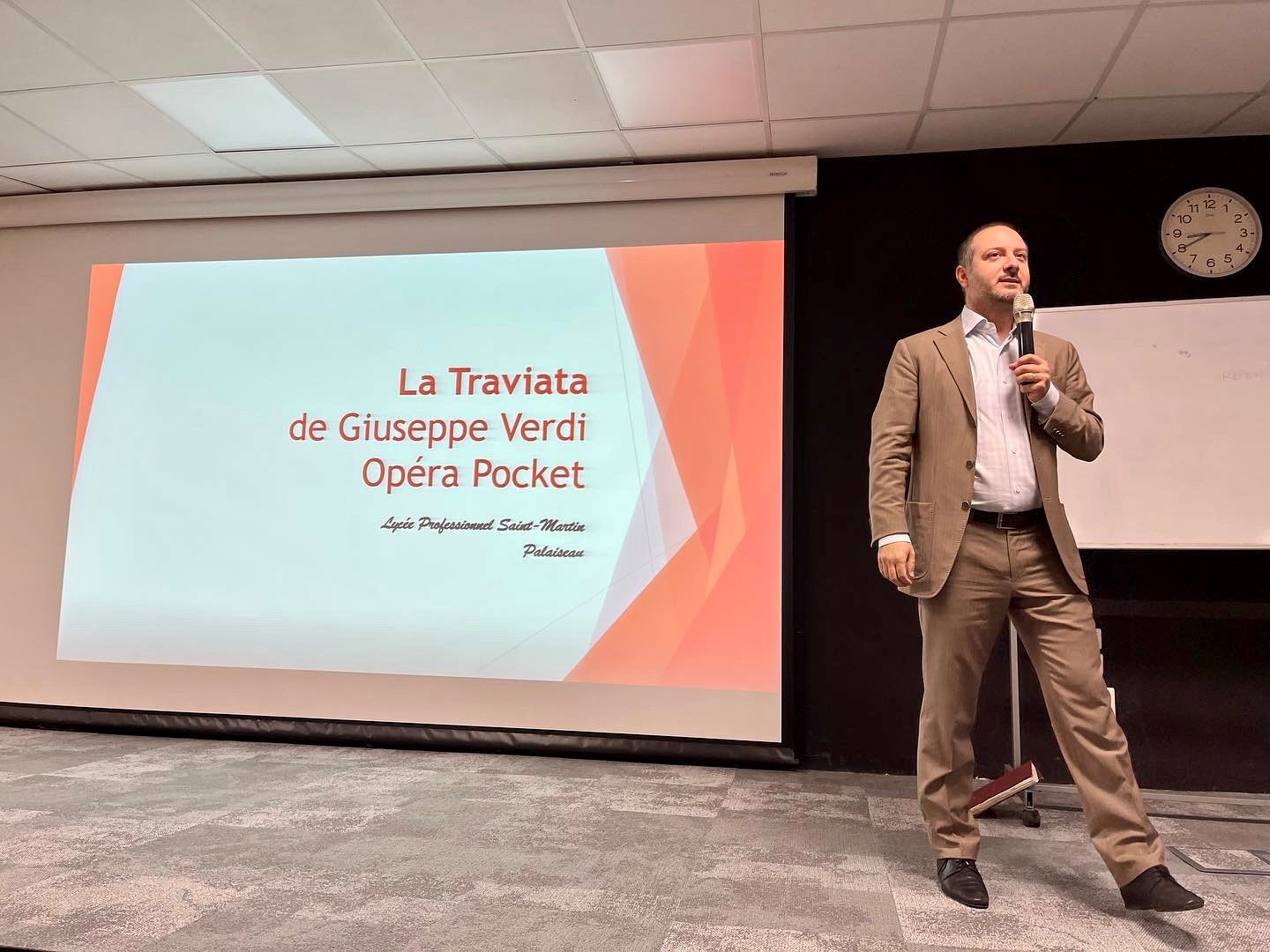 Présentation de l'Opéra "La Traviata" aux 1ères AA, AMA et MCV.