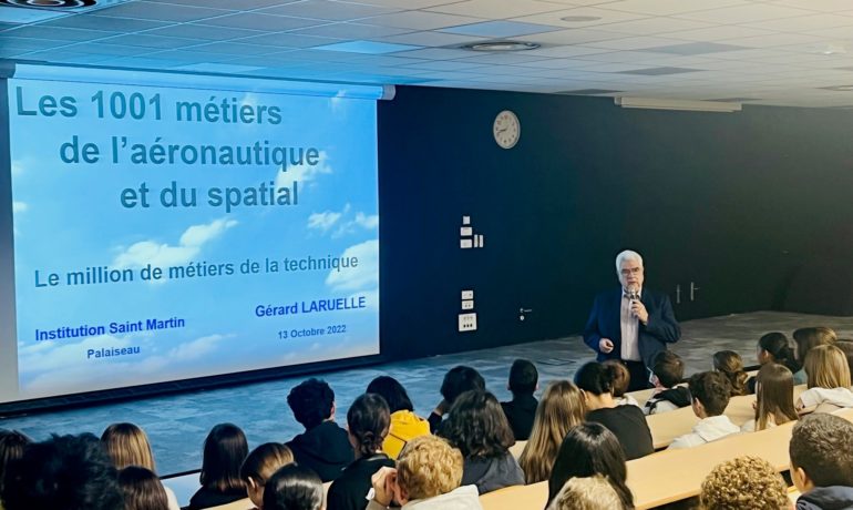 Elèves de 3ème à la conférence "1001 métiers de l'Aéronautique et du Spatial"