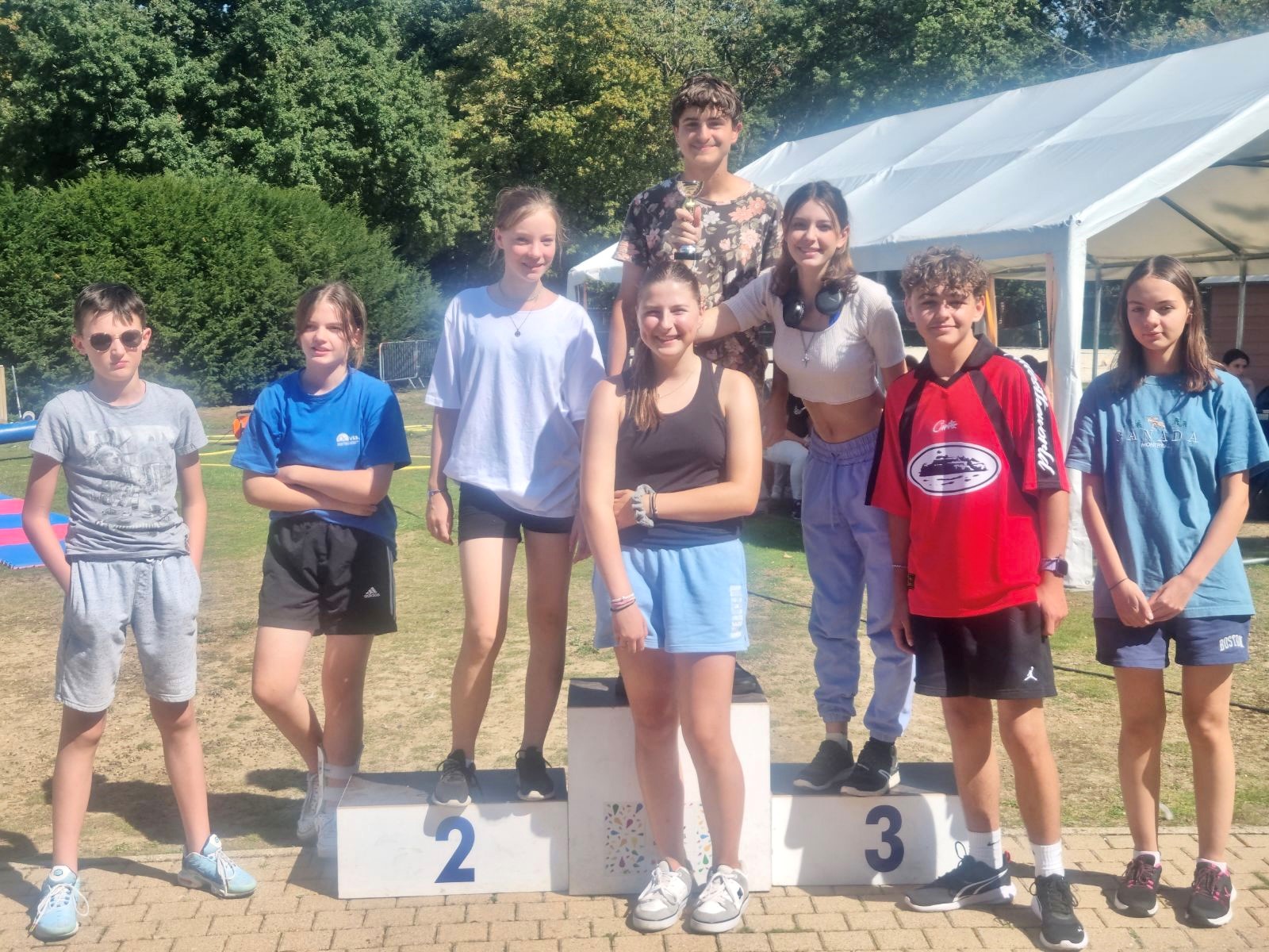 Journée d’intégration des 2ndes à la base de Loisirs de St Quentin avec activités sportives :